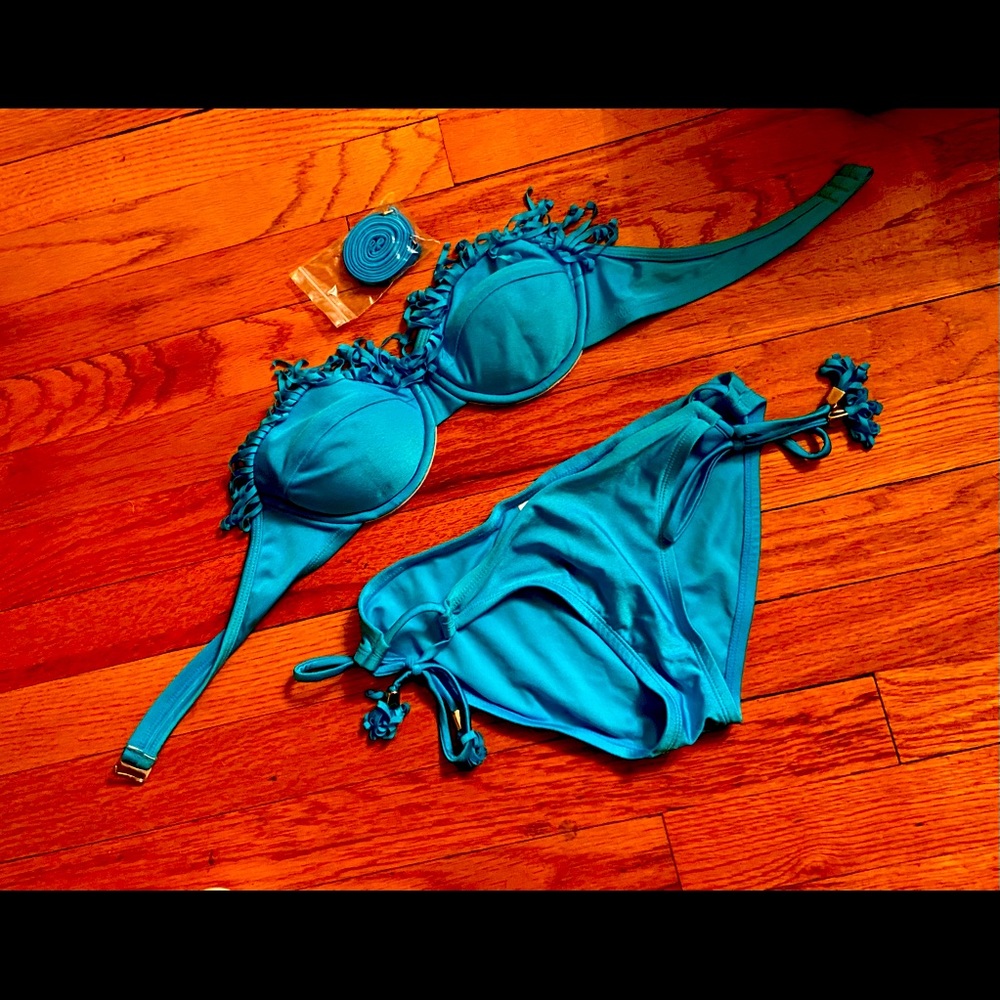 Cute fringy strapless bikini with removable cup inserts and separate straps!